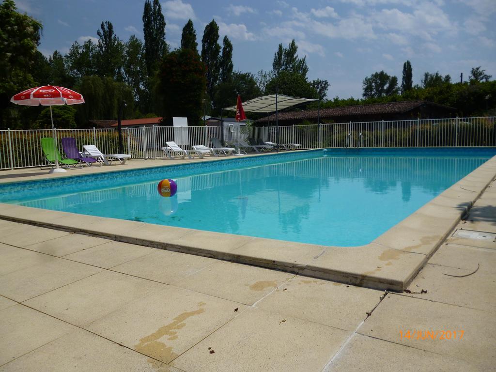 Camping Le Mouliat Hotel Moncrabeau Eksteriør billede
